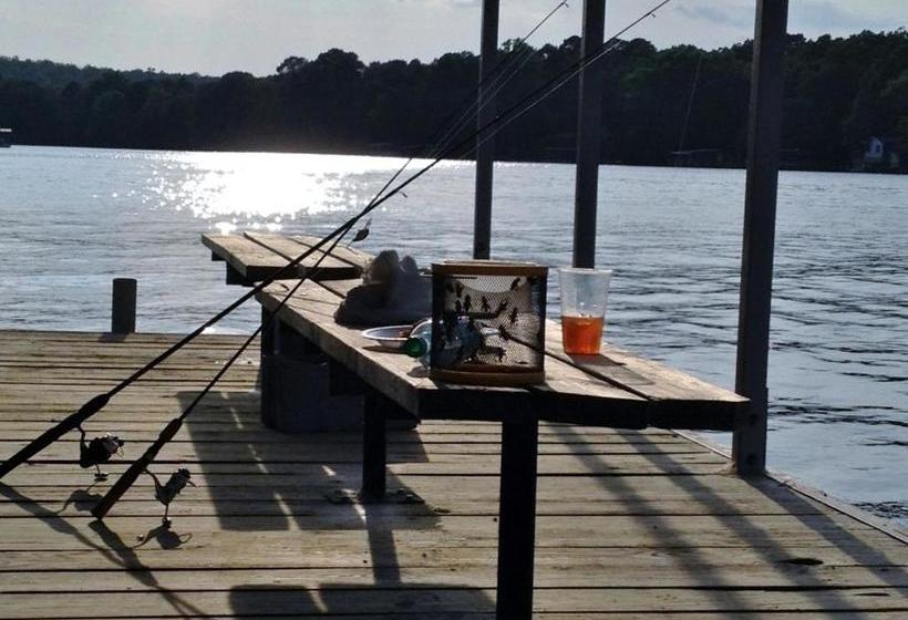 فندق صغير Country Inn Lake Resort