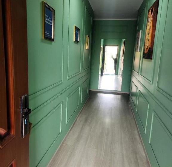 پانسیون Apartments On Vaja Pshavela