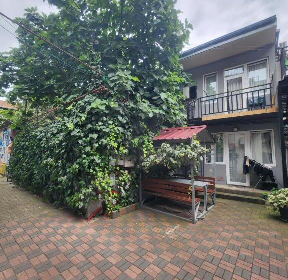 پانسیون Apartments On Vaja Pshavela