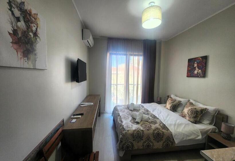 پانسیون Apartments On Vaja Pshavela