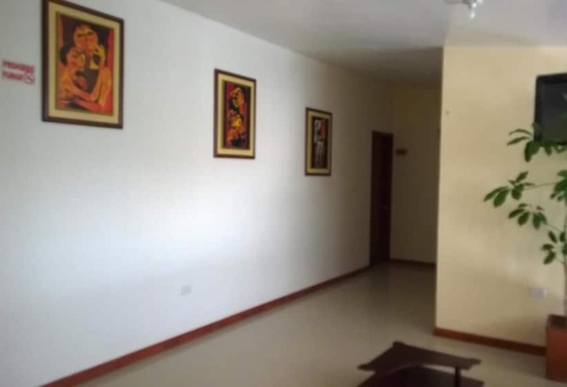 پانسیون Hostal El Roble