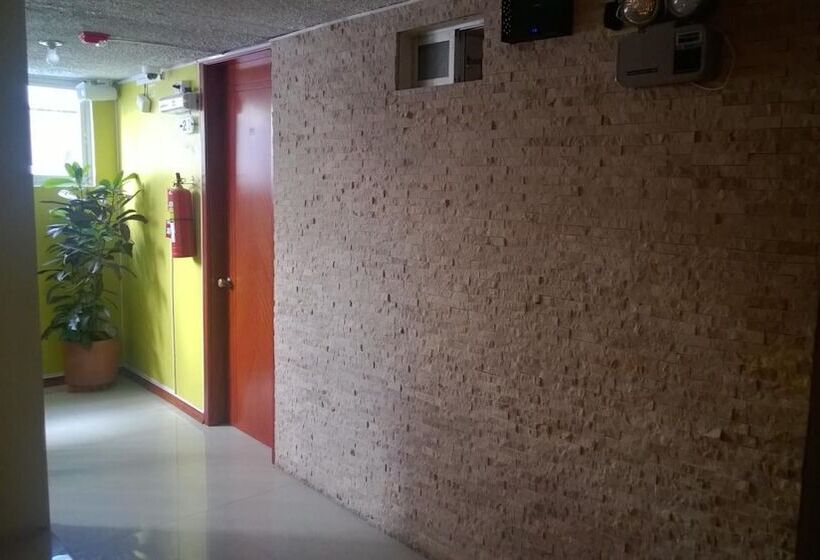 پانسیون Hostal El Roble