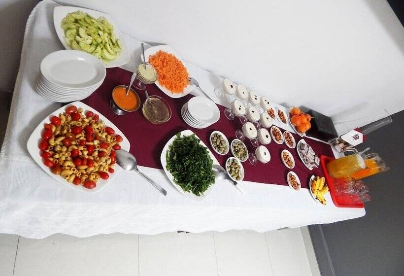 پانسیون Hostal El Roble