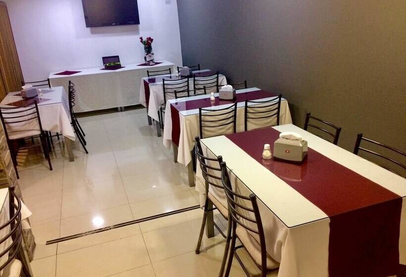 پانسیون Hostal El Roble