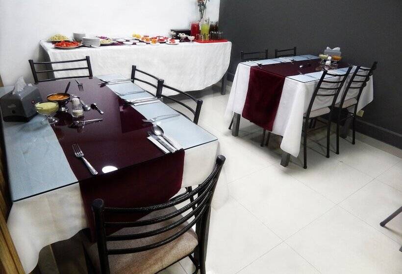 پانسیون Hostal El Roble