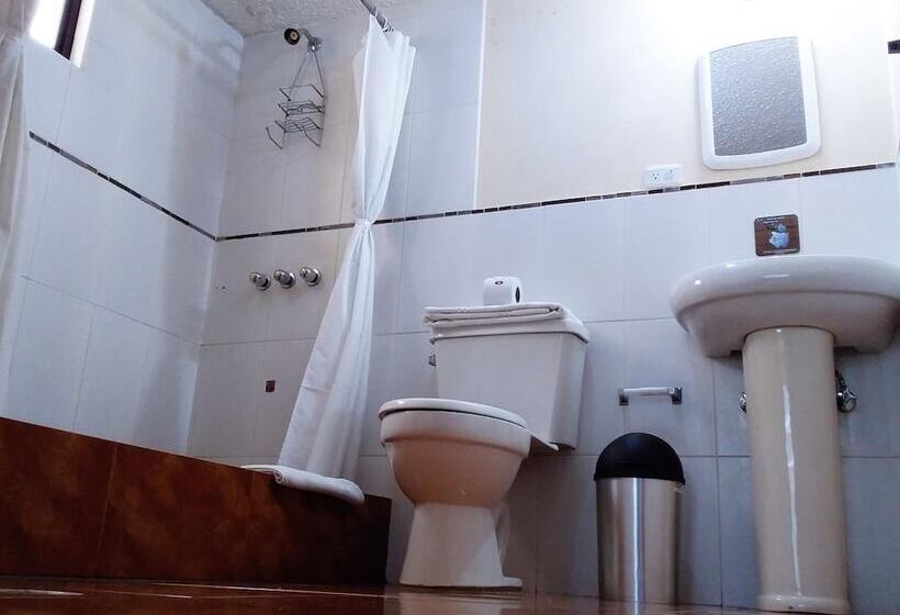 پانسیون Hostal El Roble