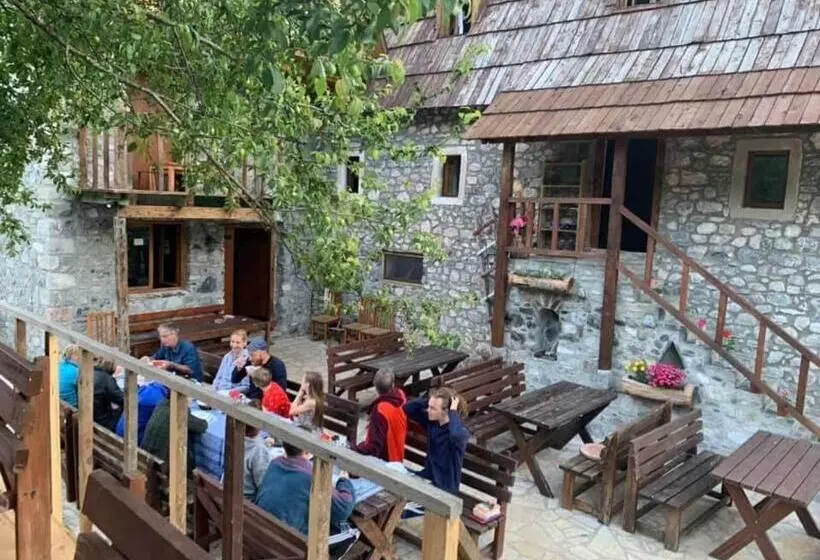 Pensió Shpella Guesthouse Theth