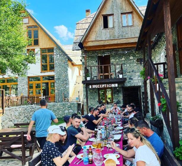 Majatalo Shpella Guesthouse Theth