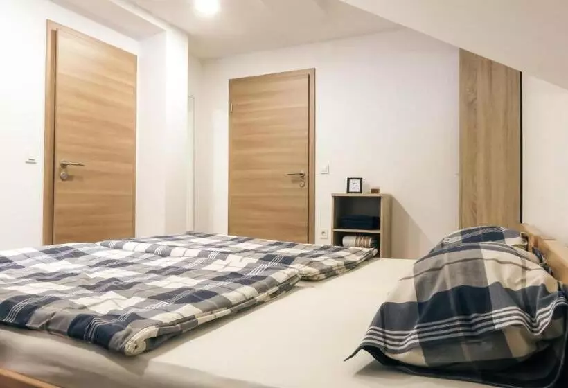 پانسیون Apartment And Rooms Maraton