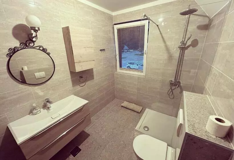 پانسیون Apartment And Rooms Maraton