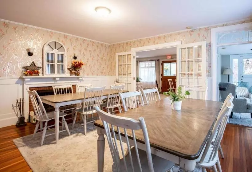 Retkeilymaja The Harbor Inn