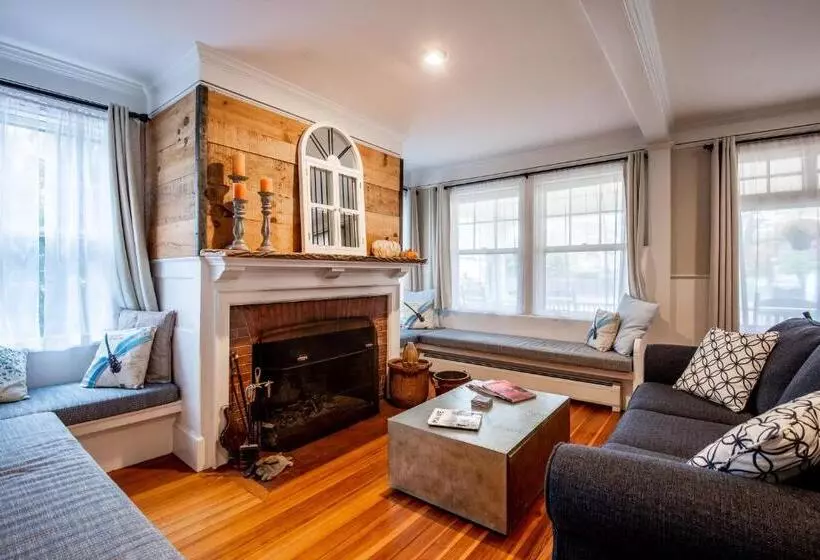 Retkeilymaja The Harbor Inn