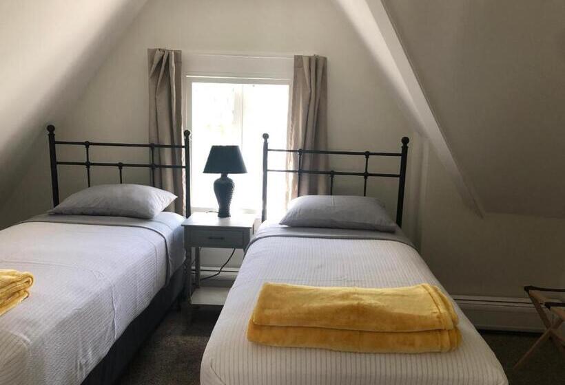 فندق صغير The Harbor Inn