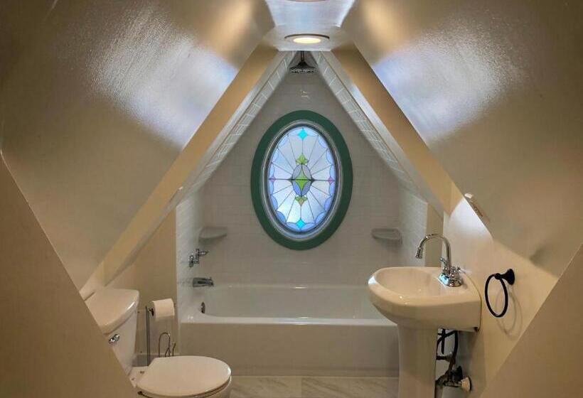 فندق صغير The Harbor Inn