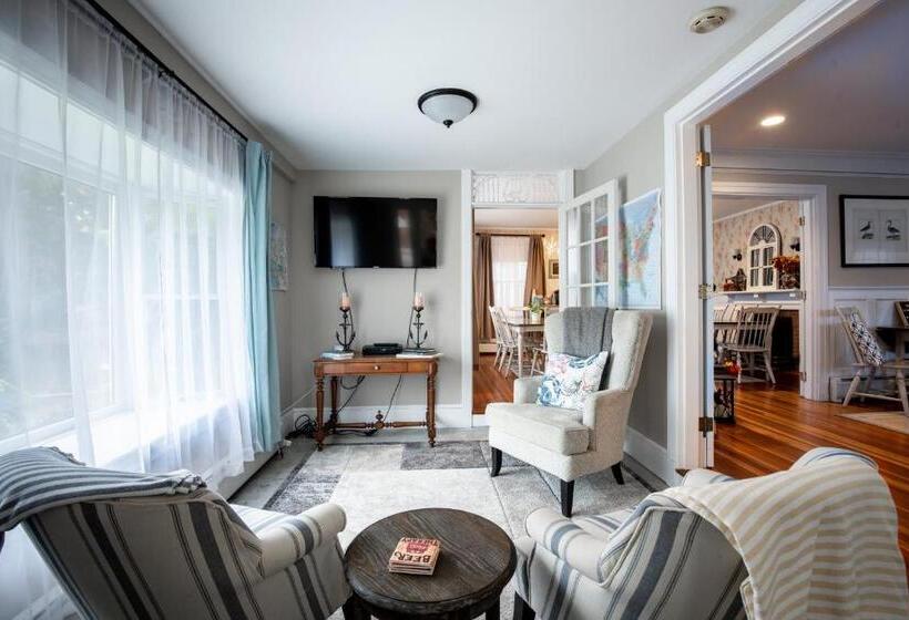 فندق صغير The Harbor Inn