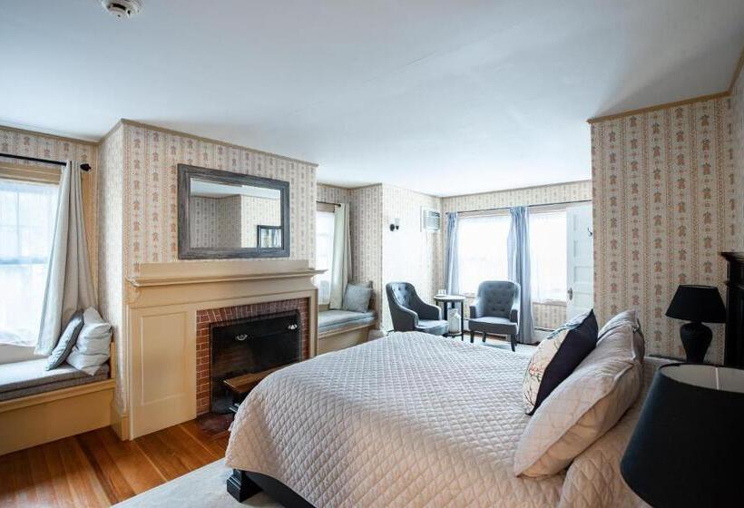 فندق صغير The Harbor Inn