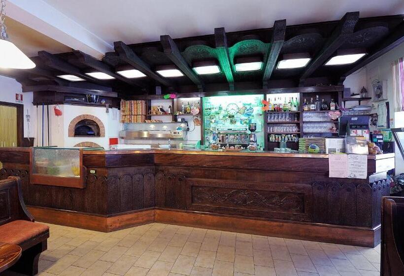 פנסיון Albergo Pontafel