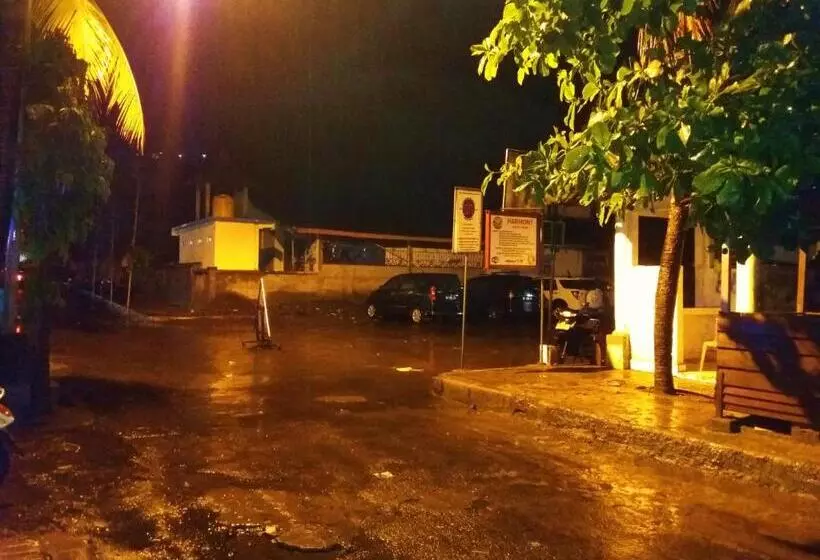 Majatalo Kembar Inn Padangbai