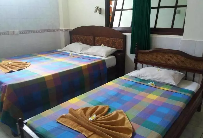 Majatalo Kembar Inn Padangbai