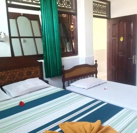 Majatalo Kembar Inn Padangbai