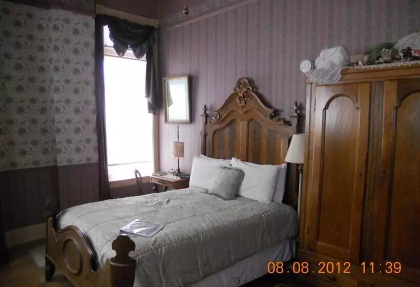 Retkeilymaja Landmark Inn At The Historic Bank Of Oberlin