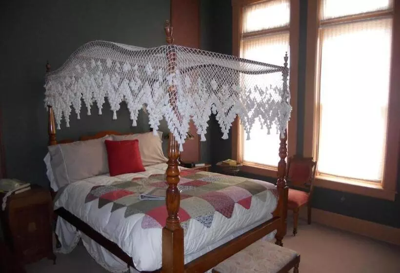 Retkeilymaja Landmark Inn At The Historic Bank Of Oberlin