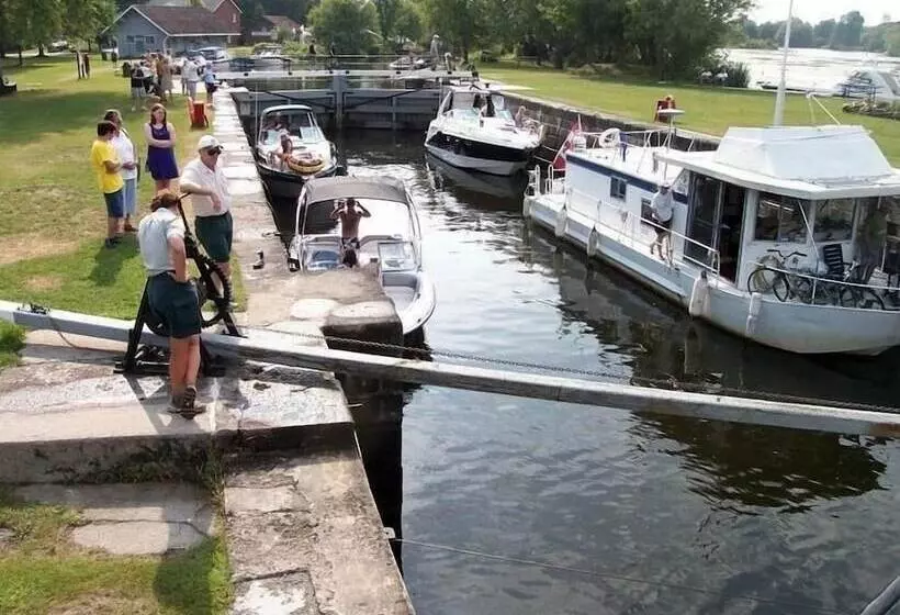 Retkeilymaja Merrickville Guest Suites