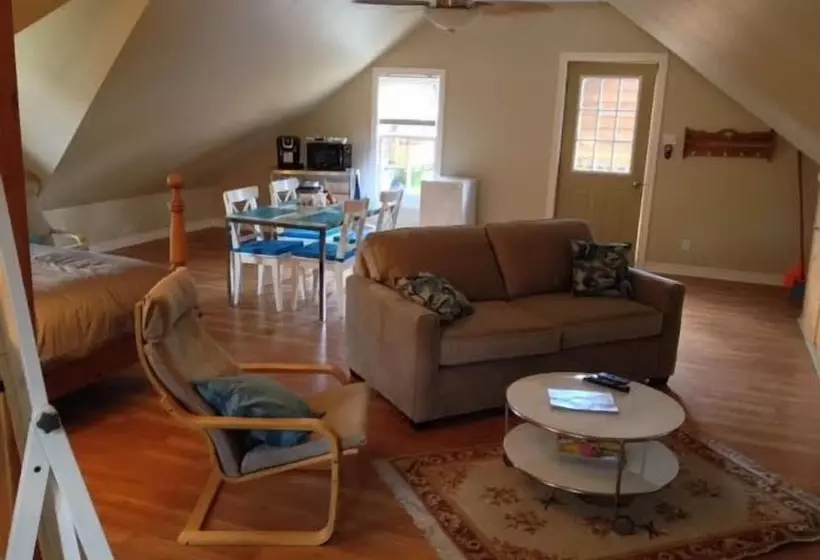 Retkeilymaja Merrickville Guest Suites