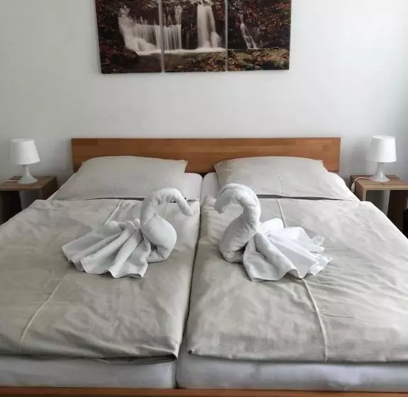 Majatalo Bavaria Wirtshaus   Hotel & Gästezimmer  Frankenberg Eder