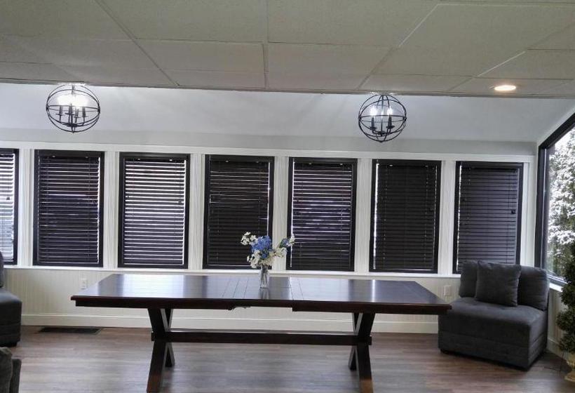 فندق صغير Lily's Lodge