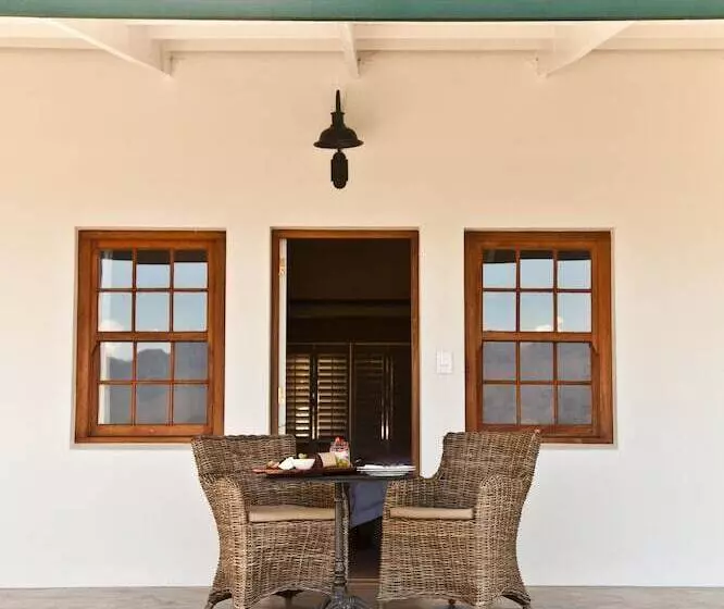 Majatalo D Olyfboom Guest House B & B