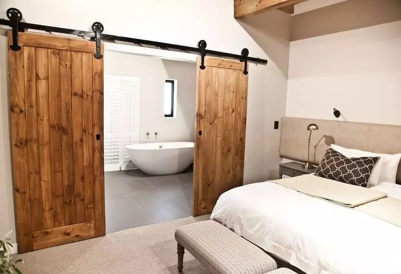 Majatalo D Olyfboom Guest House B & B