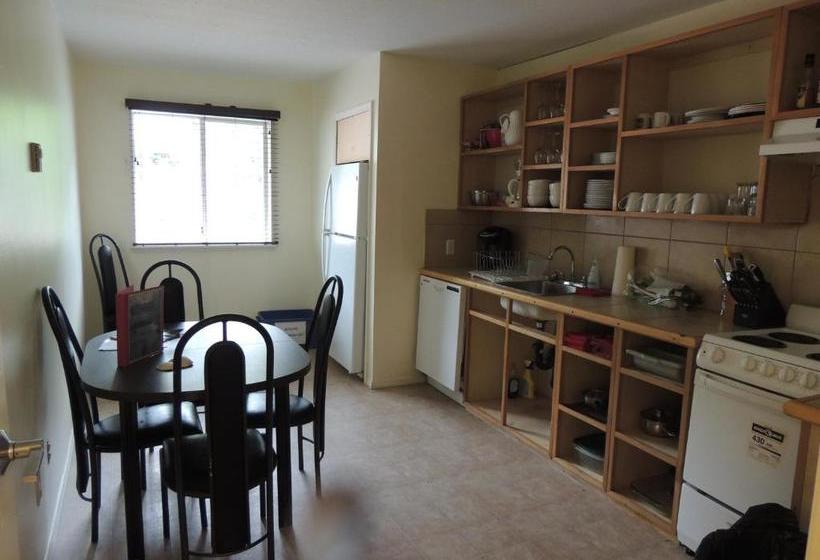 הוסטל Misty Harbour Inn