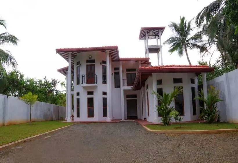 پانسیون Amawin Resort