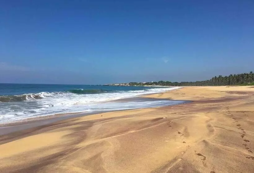 پانسیون Amawin Resort