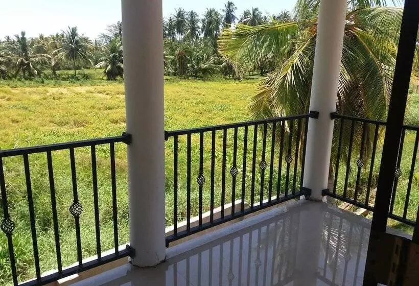 پانسیون Amawin Resort