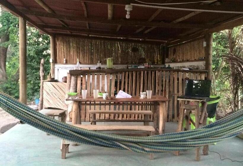 پانسیون La Aldea Hostel, Camping Y Hamacas