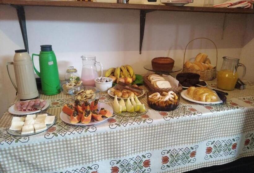 پانسیون Pouso Da Luiza