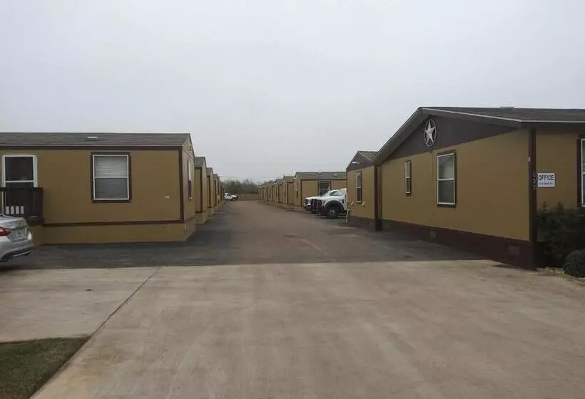 Motelli Cotulla Homes