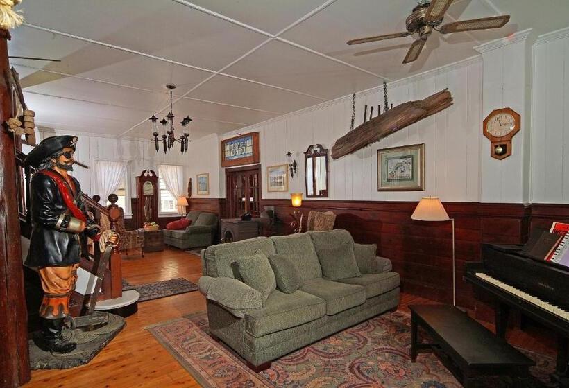 فندق Blackbeard's Lodge