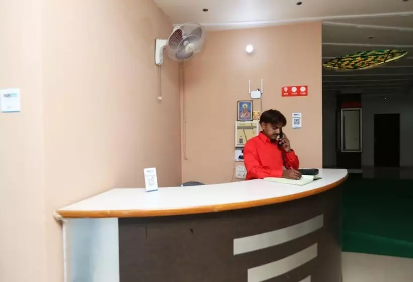 ホテル Oyo 18438 Radharani Guest House
