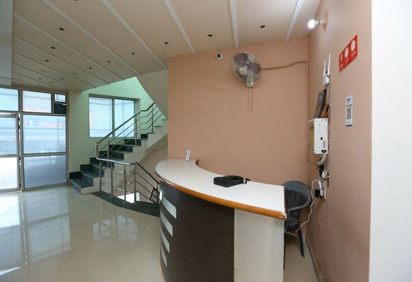 ホテル Oyo 18438 Radharani Guest House