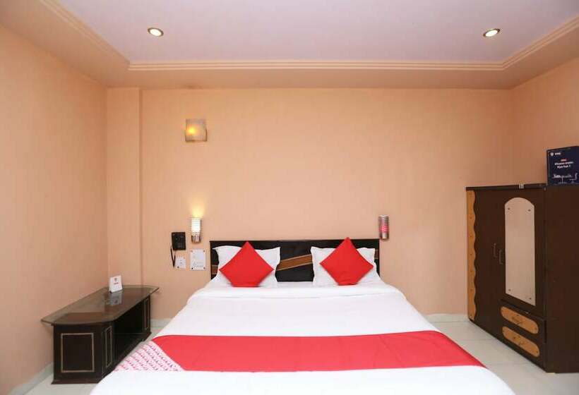 ホテル Oyo 18438 Radharani Guest House