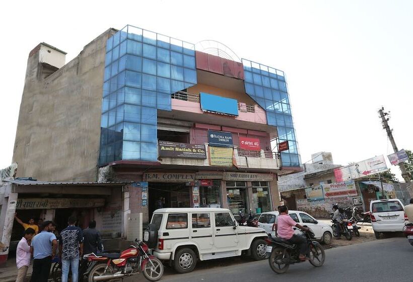 ホテル Oyo 18438 Radharani Guest House