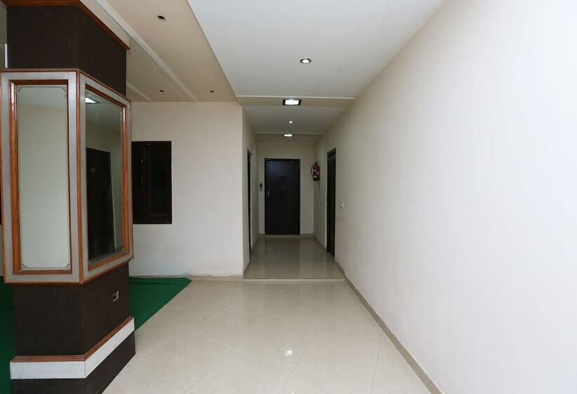 ホテル Oyo 18438 Radharani Guest House