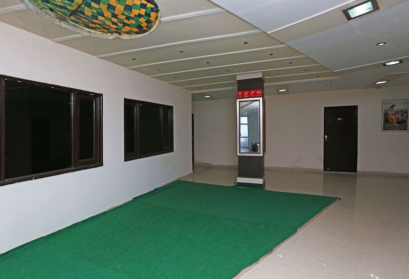 ホテル Oyo 18438 Radharani Guest House