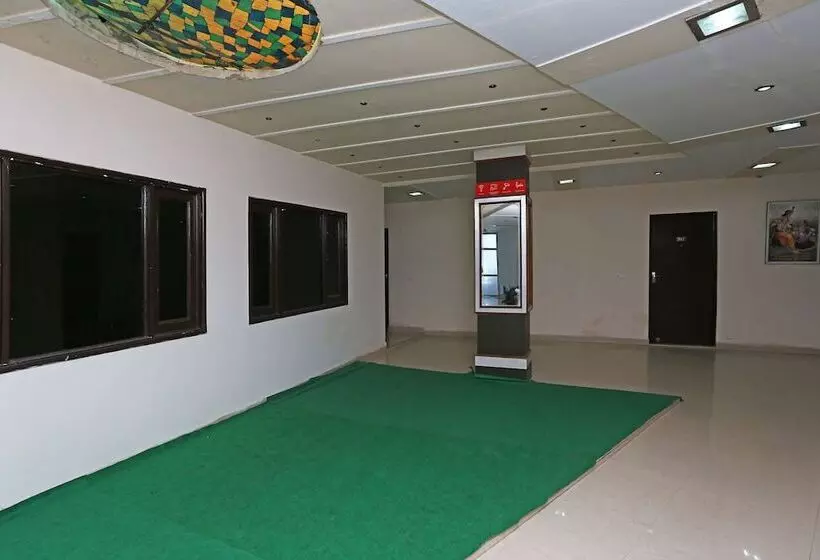 ホテル Oyo 18438 Radharani Guest House