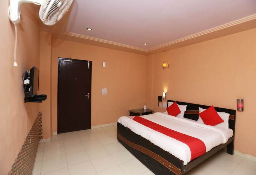 ホテル Oyo 18438 Radharani Guest House