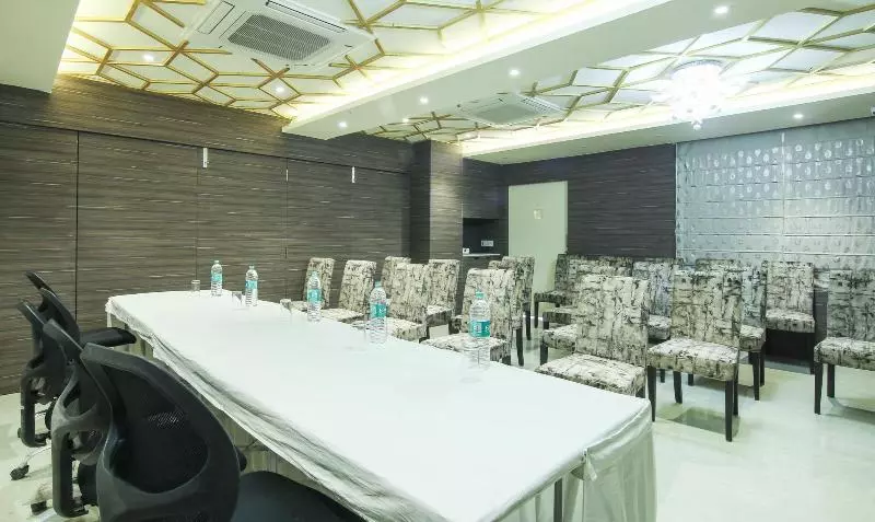 ホテル Treebo Hoops   Airport