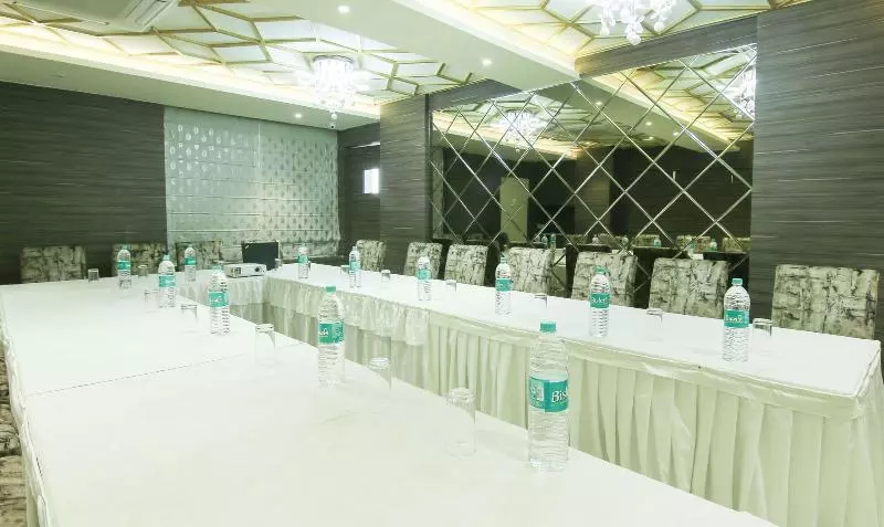 ホテル Treebo Hoops   Airport